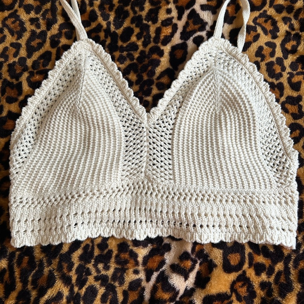 Freshman Women’s S Cream Color  Thin Strap Crochet Triangular Bohemian Crop Top